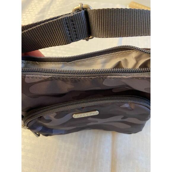 Baggallini camouflage Camo mini crossbody water resistant. New. $58 - Picture 3 of 5